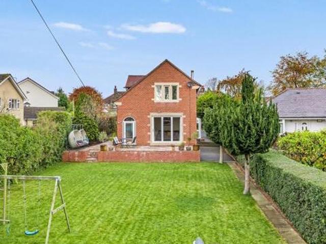 House for sale in Tranmere Park, Guiseley