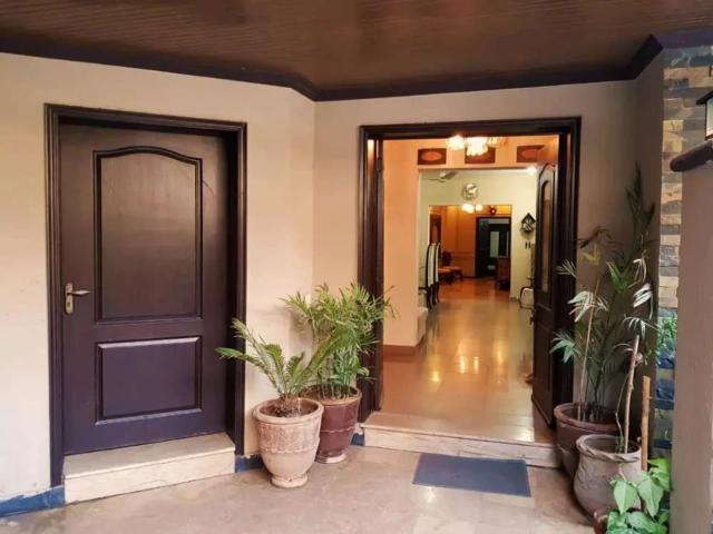House for sale in Main Market, لاہور ڈویژن