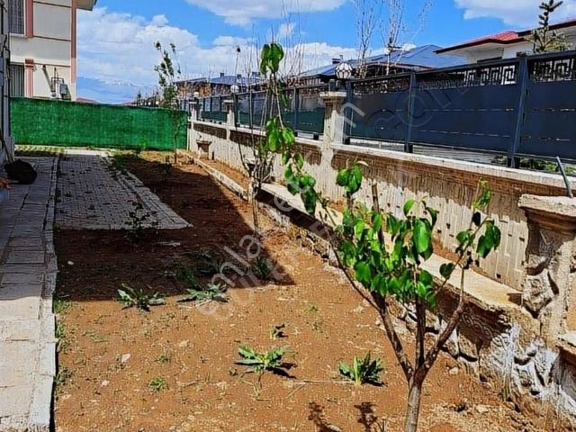 Aziziye içerisinde satılık Villa