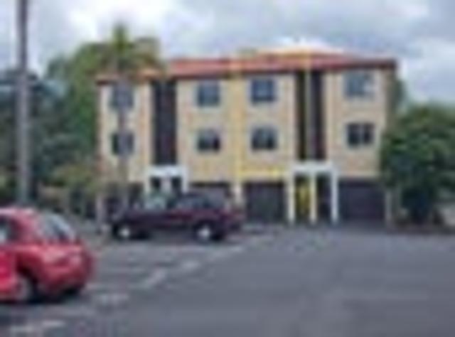 Townhouse for rent in Whangaparaoa, Oroua County