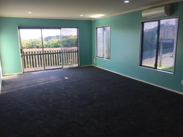 Townhouse for rent in Whangaparaoa