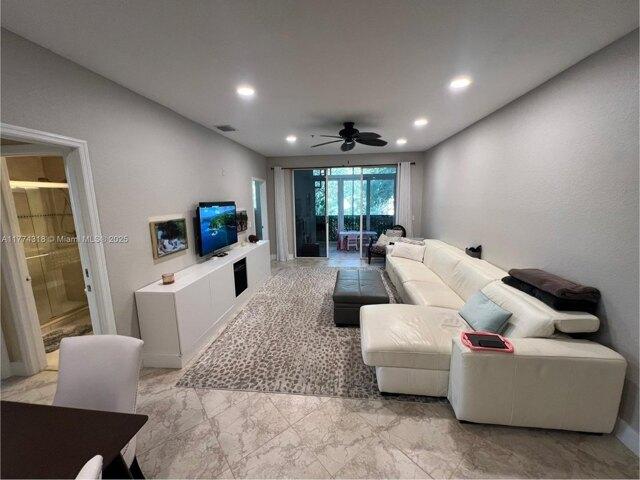 Condo for sale in Dania