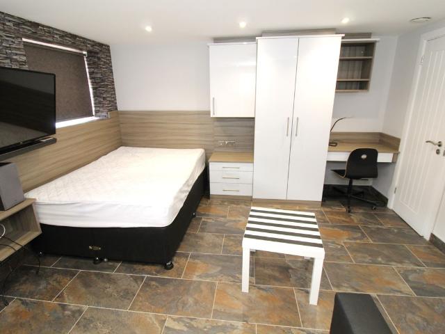 Studio for rent in West Midlands