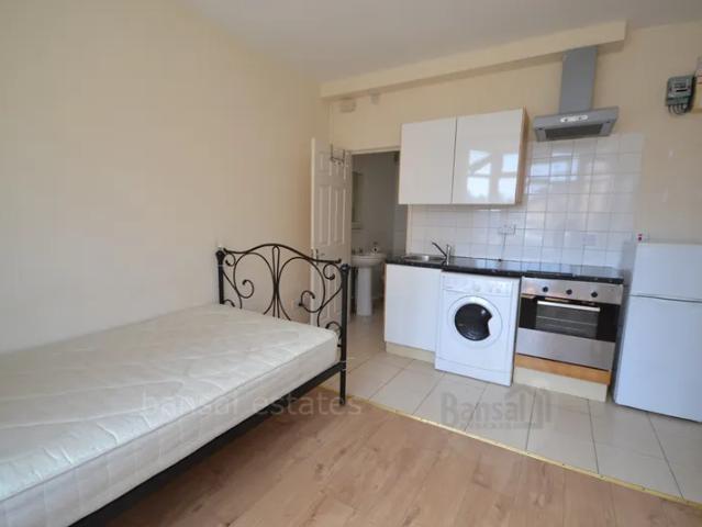 Studio for rent in West Midlands