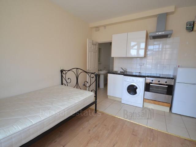 Studio for rent in Lower Stoke, Coventry