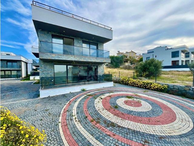 Pelitköy, Burhaniye içerisinde satılık Villa