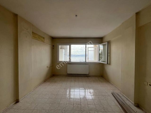 Bayrakli, İzmir içerisinde kiralık mülk