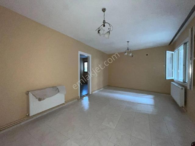 Bayrakli, İzmir içerisinde kiralık mülk