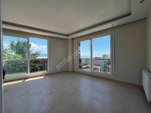 Bayrakli, İzmir içerisinde kiralık mülk