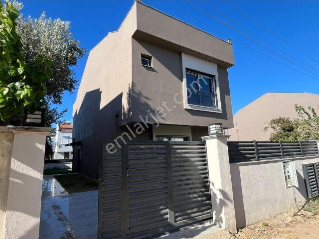 Gümüldür Fevzi Çakmak Mahallesi, Menderes içerisinde satılık Villa