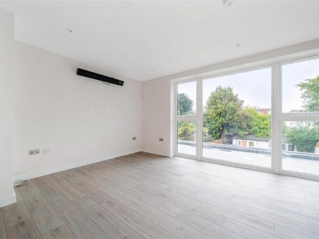 Apartment for rent in London Borough of Ealing, Greater London