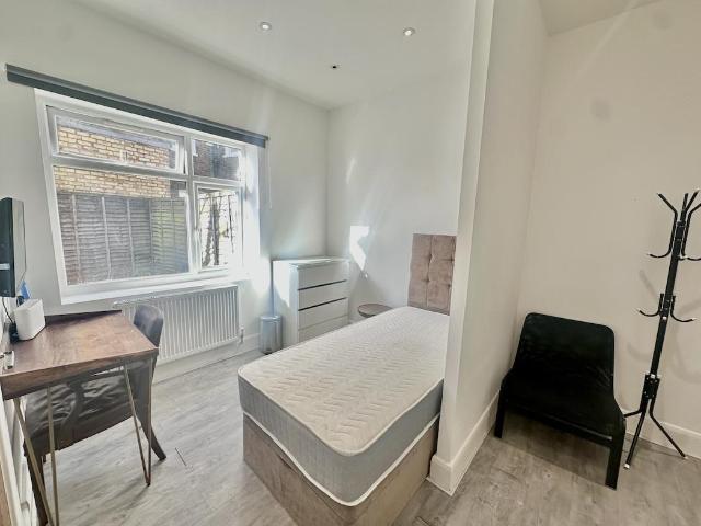 Studio for rent in London Borough of Ealing, Greater London