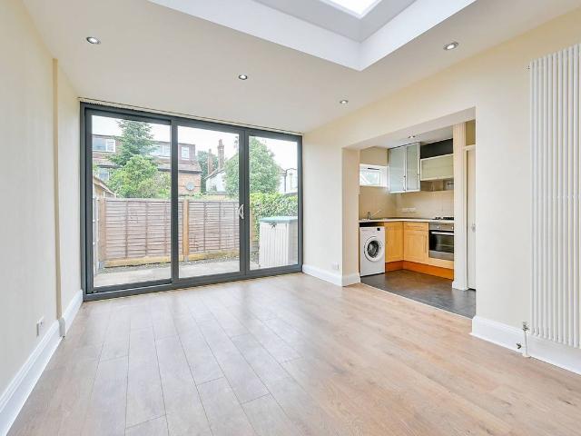 Apartment for rent in London Borough of Ealing, Greater London