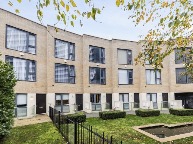Apartment for rent in London Borough of Hounslow, Strand