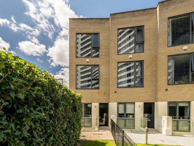 Apartment for rent in Strand-on-the-Green, Greater London