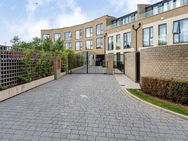 Apartment for rent in London Borough of Hounslow, Strand