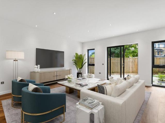 House for rent in London Borough of Hounslow, Strand