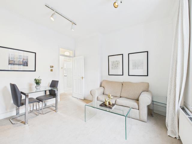Apartment for rent in Brompton, Greater London