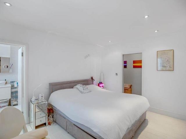 Apartment for rent in Brompton, Greater London