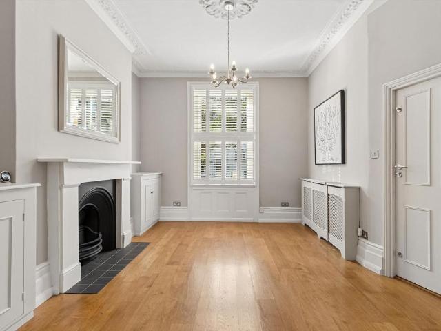 Apartment for rent in Lot's Village, Greater London