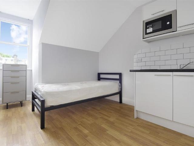 Apartment for rent in West Kensington, Greater London