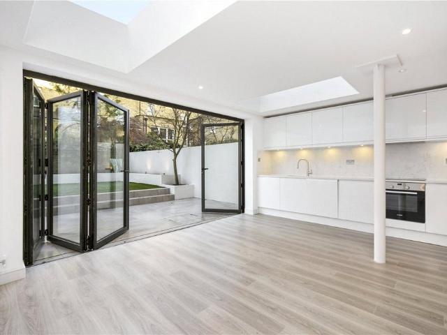 Apartment for rent in West Kensington, Greater London