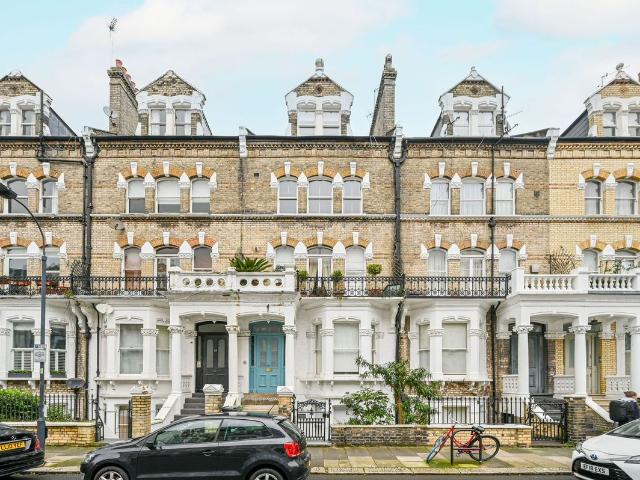 Apartment for rent in West Kensington, Greater London