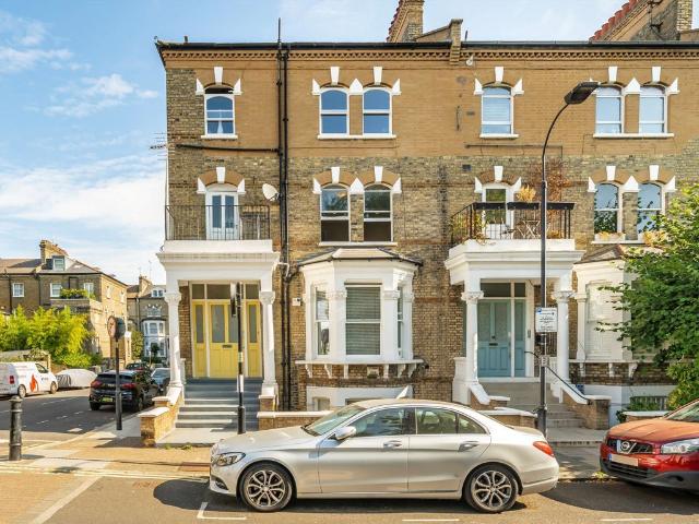 Apartment for rent in West Kensington, Greater London