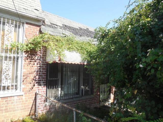 House for sale in The Bronx, Arverne