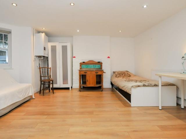 Studio for rent in Clapton, Upper Clapton