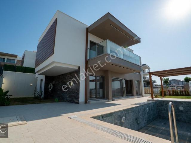 Kuşadasi, Aydin içerisinde satılık Villa