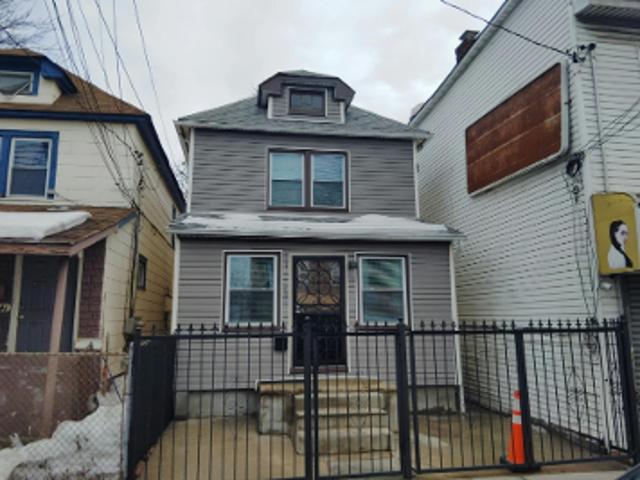 House for sale in Queens, Arverne