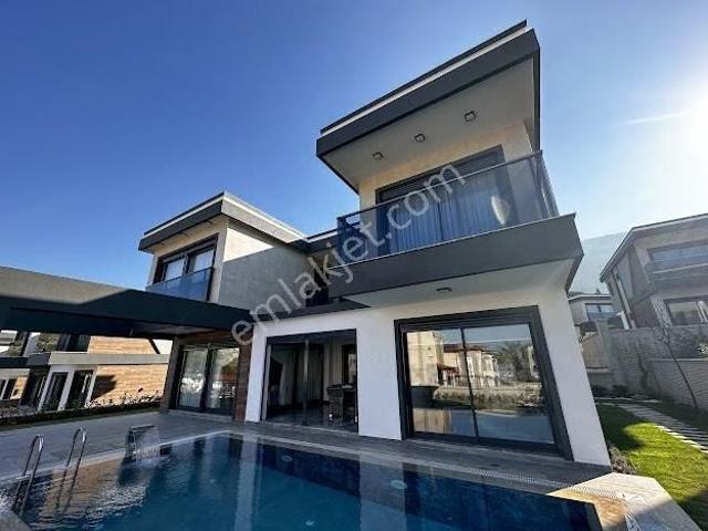 Kuşadasi, Aydin içerisinde satılık Villa