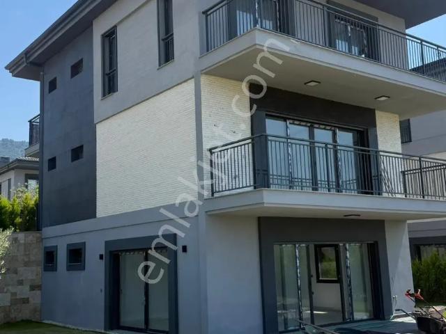 Kuşadasi, Aydin içerisinde satılık Villa