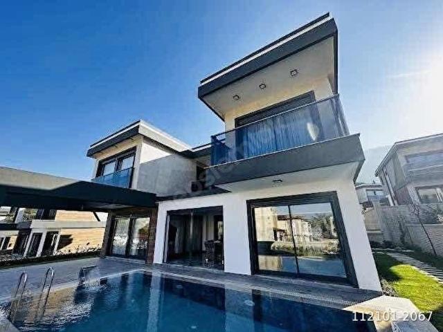 Kuşadasi, Aydin içerisinde satılık Villa