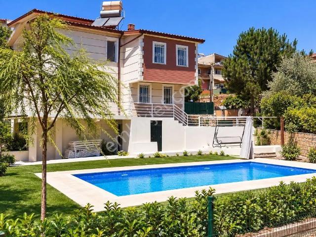 Çamlı Mahallesi, Güzelbahçe içerisinde satılık Villa