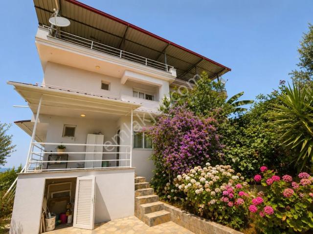 Güzelbahçe, İzmir içerisinde satılık Villa