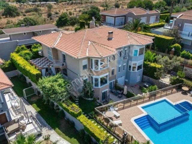 Güzelbahçe, İzmir içerisinde satılık Villa