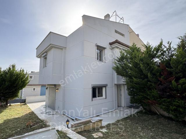 Güzelbahçe, İzmir içerisinde satılık Villa