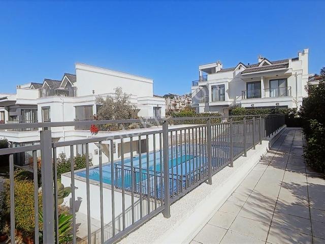 Güzelbahçe, İzmir içerisinde satılık mülk