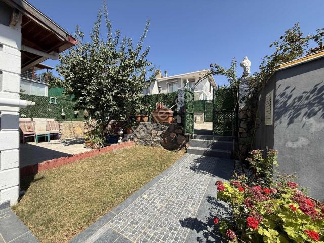 Güzelbahçe, İzmir içerisinde kiralık Villa