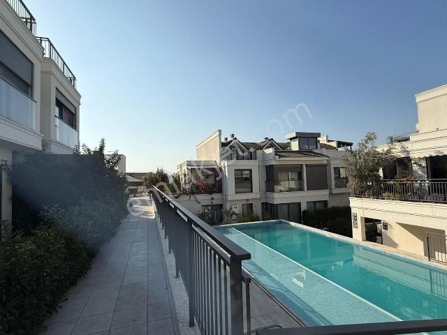 Güzelbahçe, İzmir içerisinde satılık Villa
