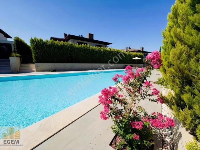 Güzelbahçe, İzmir içerisinde kiralık Villa