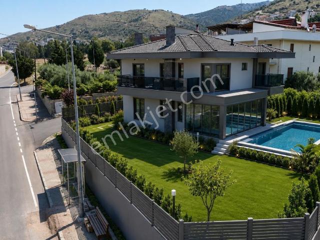 Güzelbahçe, İzmir içerisinde satılık Villa