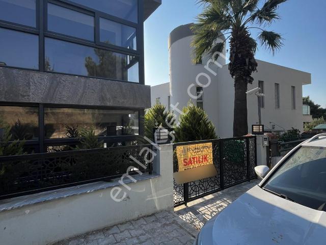 Çelebi Mahallesi, Güzelbahçe içerisinde satılık Villa