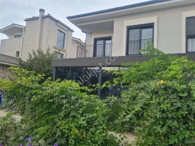 Güzelbahçe, İzmir içerisinde kiralık Villa