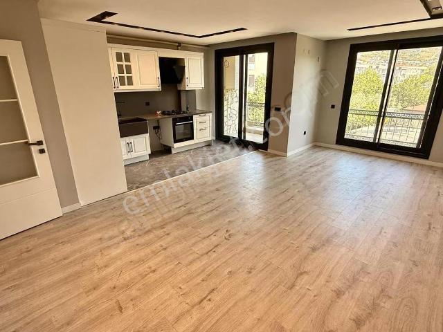 Güzelbahçe, İzmir içerisinde kiralık mülk