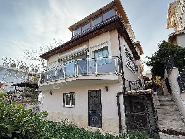 Güzelbahçe, İzmir içerisinde satılık Villa