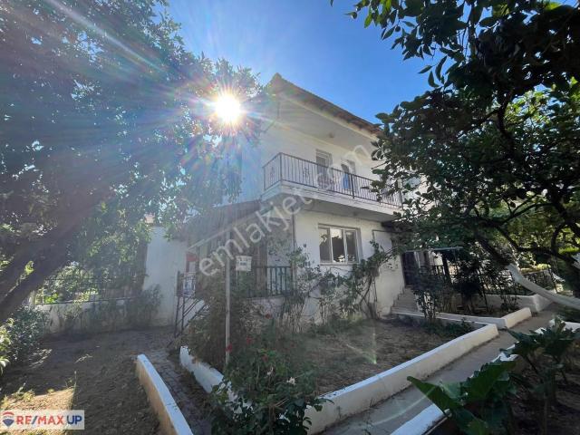 Güzelbahçe, İzmir içerisinde satılık Villa
