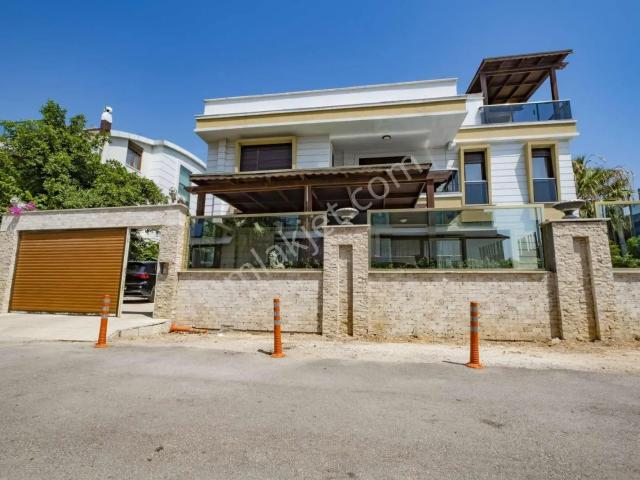 Güzeloba Mahallesi, Muratpaşa içerisinde satılık Villa